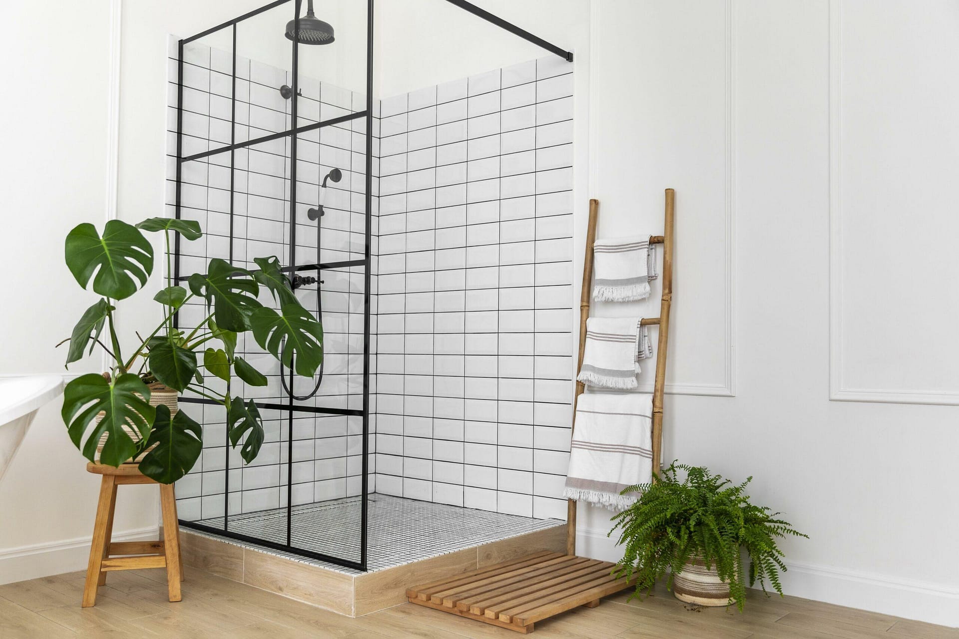 bathroom interior design with shower scaled - Acteur de la douche sénior : 29% de rendez vous sur leads livrés